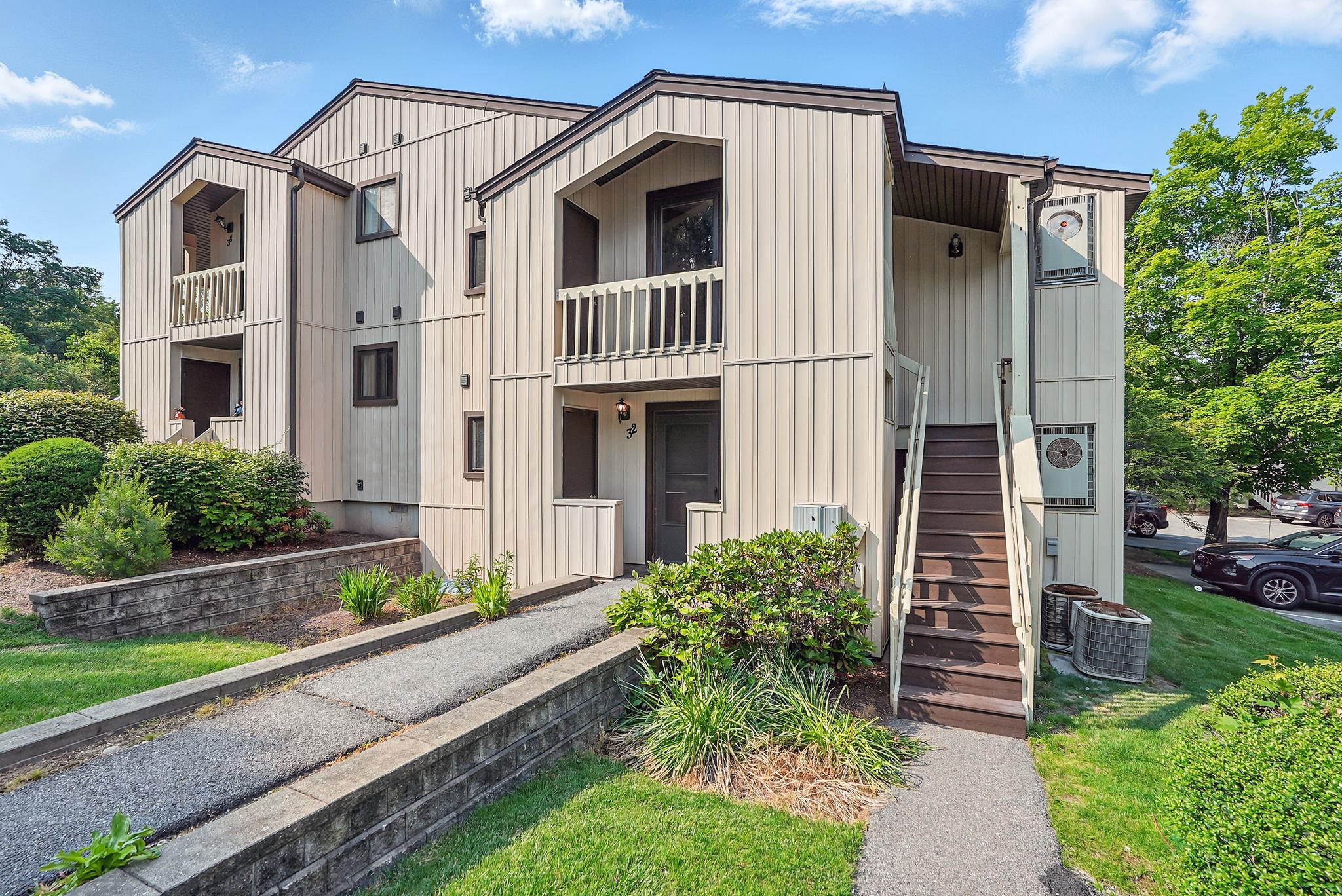 Property for Sale at Overlook Commons, Yorktown Heights, New York - Bedrooms: 1 
Bathrooms: 1 
Rooms: 4  - $349,500