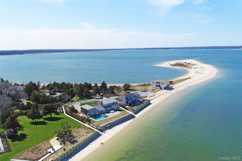 Homes For Sale - 10 Barrett Drive<br/> Hampton Bays, NY 11946