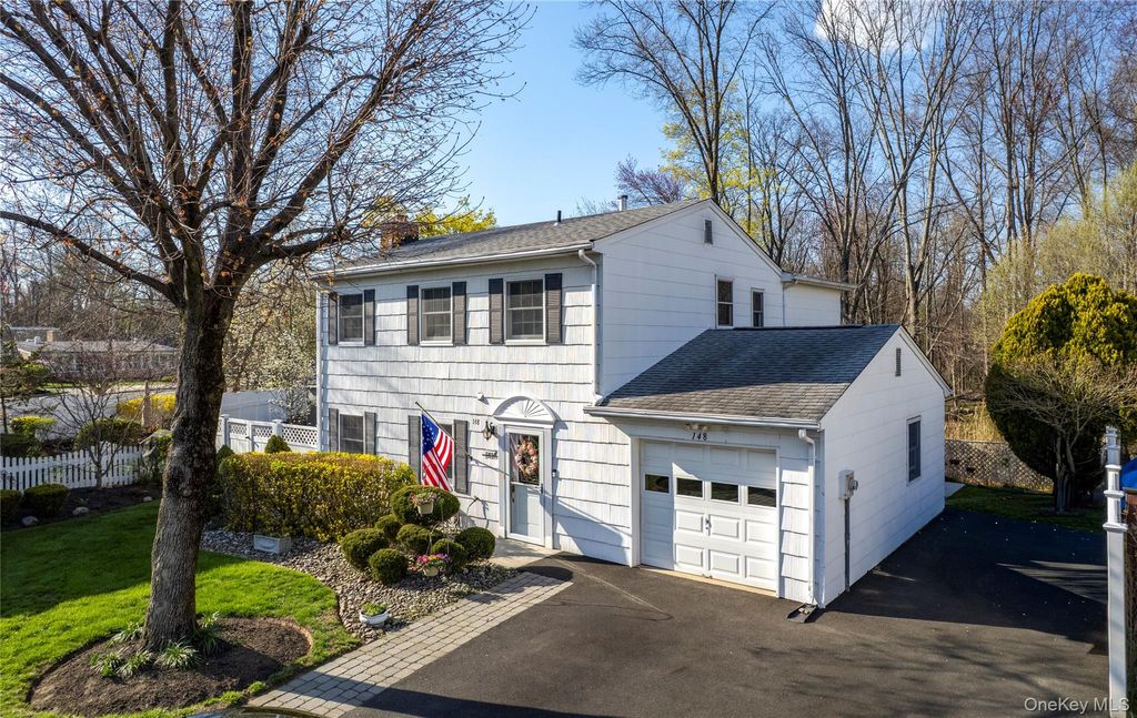 Photo of 148 Lake Road, Valley Cottage, NY 10989 (MLS # 986394)