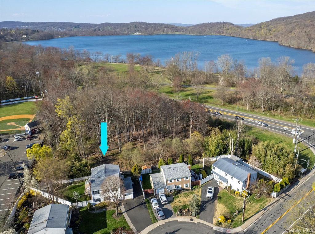 Photo of 148 Lake Road, Valley Cottage, NY 10989 (MLS # 986394)