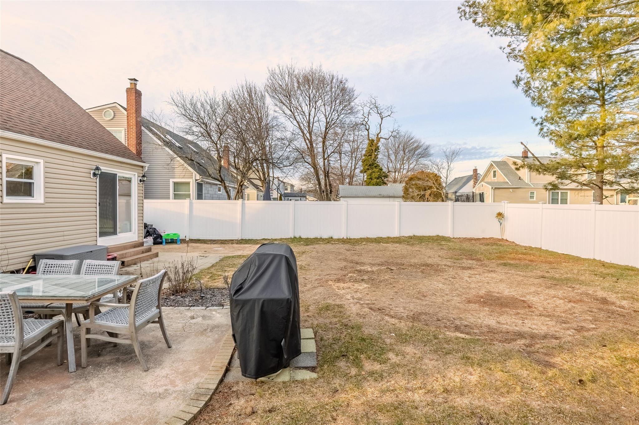 552 Meadowbrook Rd Rd, Merrick, New York image 38
