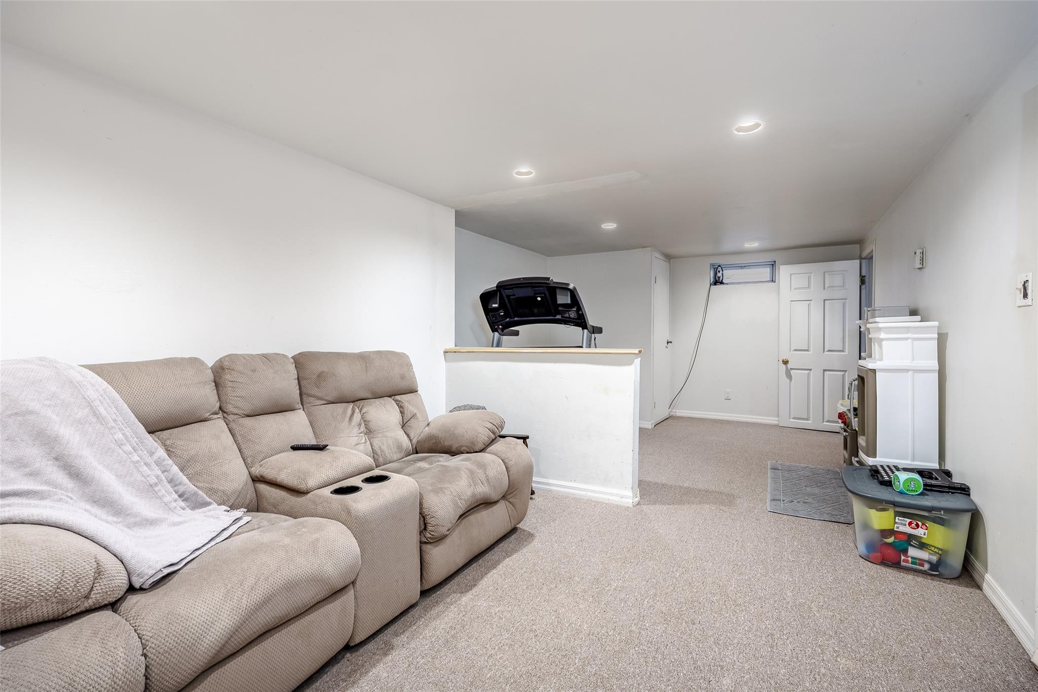 552 Meadowbrook Rd Rd, Merrick, New York image 31