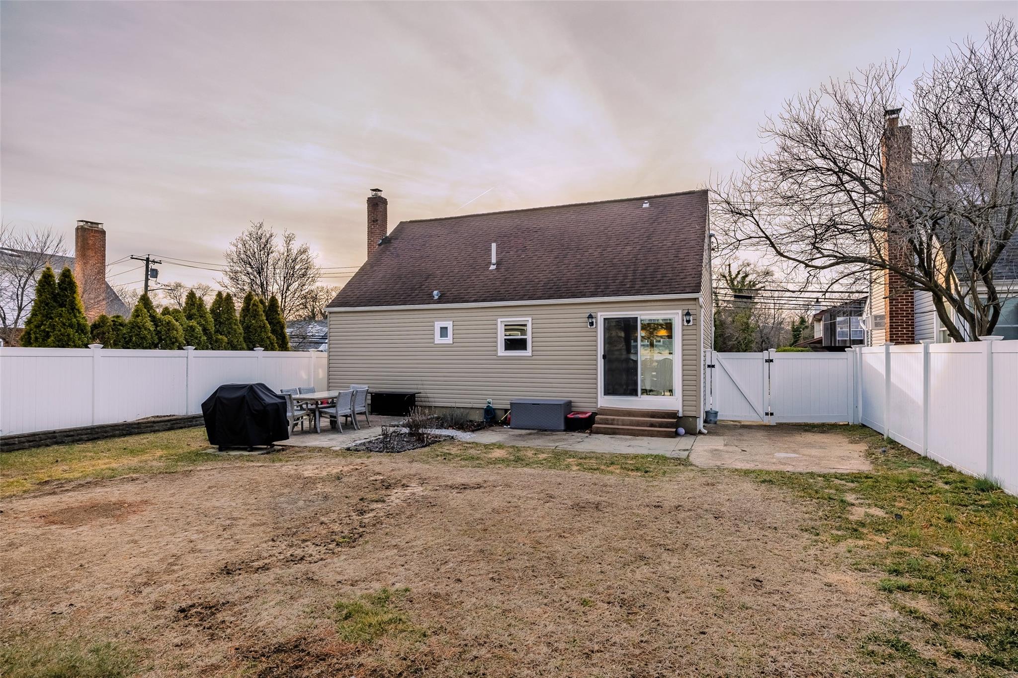 552 Meadowbrook Rd Rd, Merrick, New York image 37