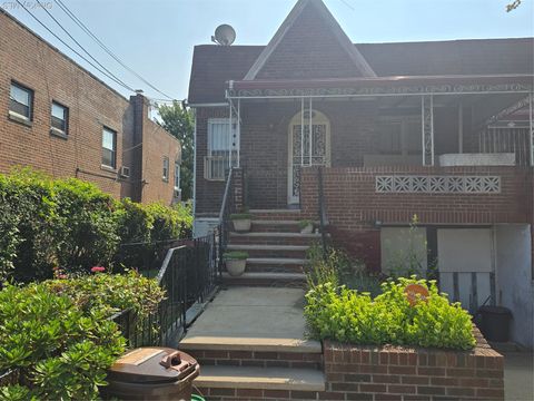 Photo of 142 East 88 Street St, Brooklyn, NY 11236 (MLS # 927545)