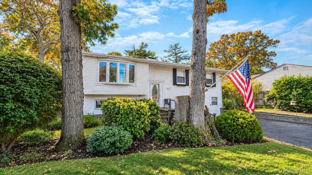 Photo of 620 Motor Parkway, Brentwood, NY 11717 (MLS # 1067729)