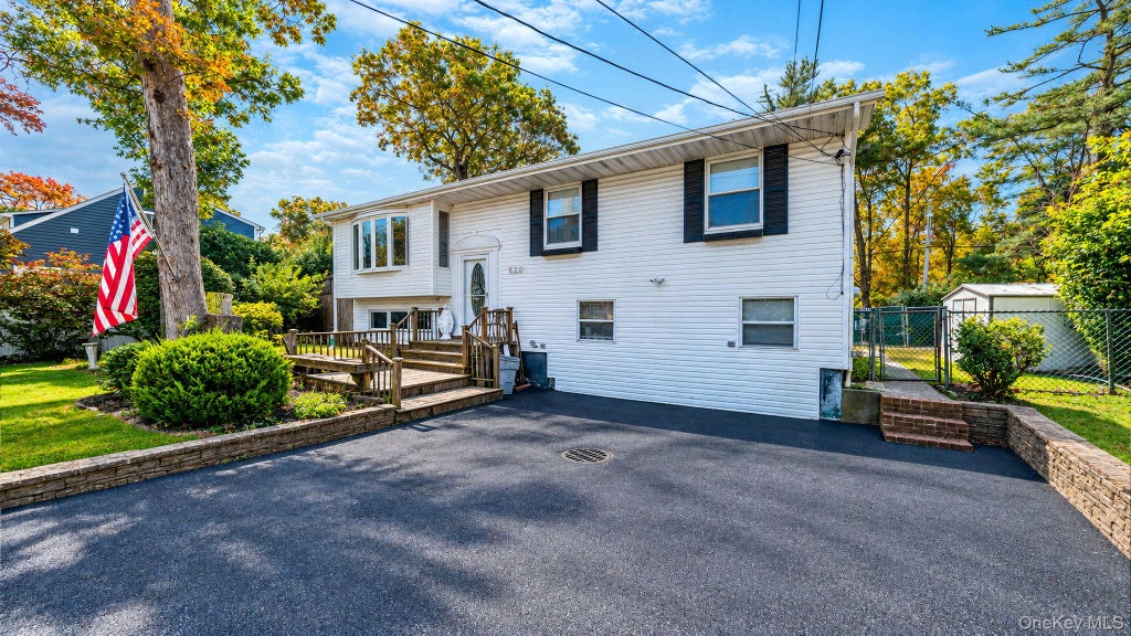 Photo of 620 Motor Parkway, Brentwood, NY 11717 (MLS # 1067729)