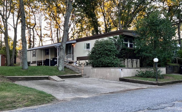 433 MILL RD UNIT 91, CALVERTON, NY 11933 - Image fdaead7bafbb7fbb0493981a2f41a49b/1585754246