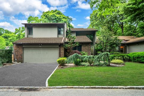 Condo For Sale - 298 Vista Drive<br/> Jericho, NY 11753