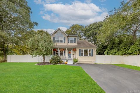 Photo of 5 Baker Road, Mastic Beach, NY 11951 (MLS # 919764)