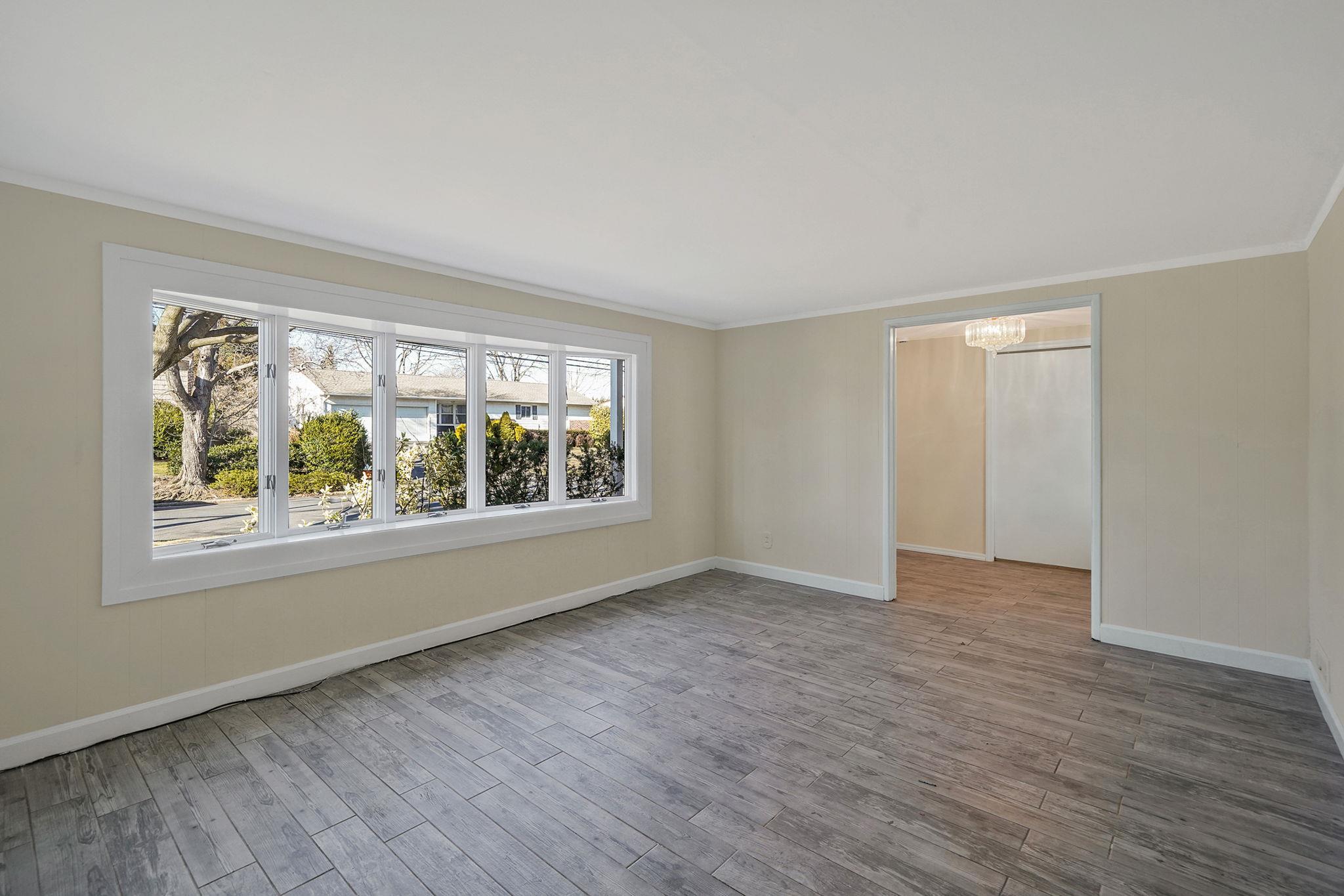 46 Grand Haven Drive, Commack, New York image 5