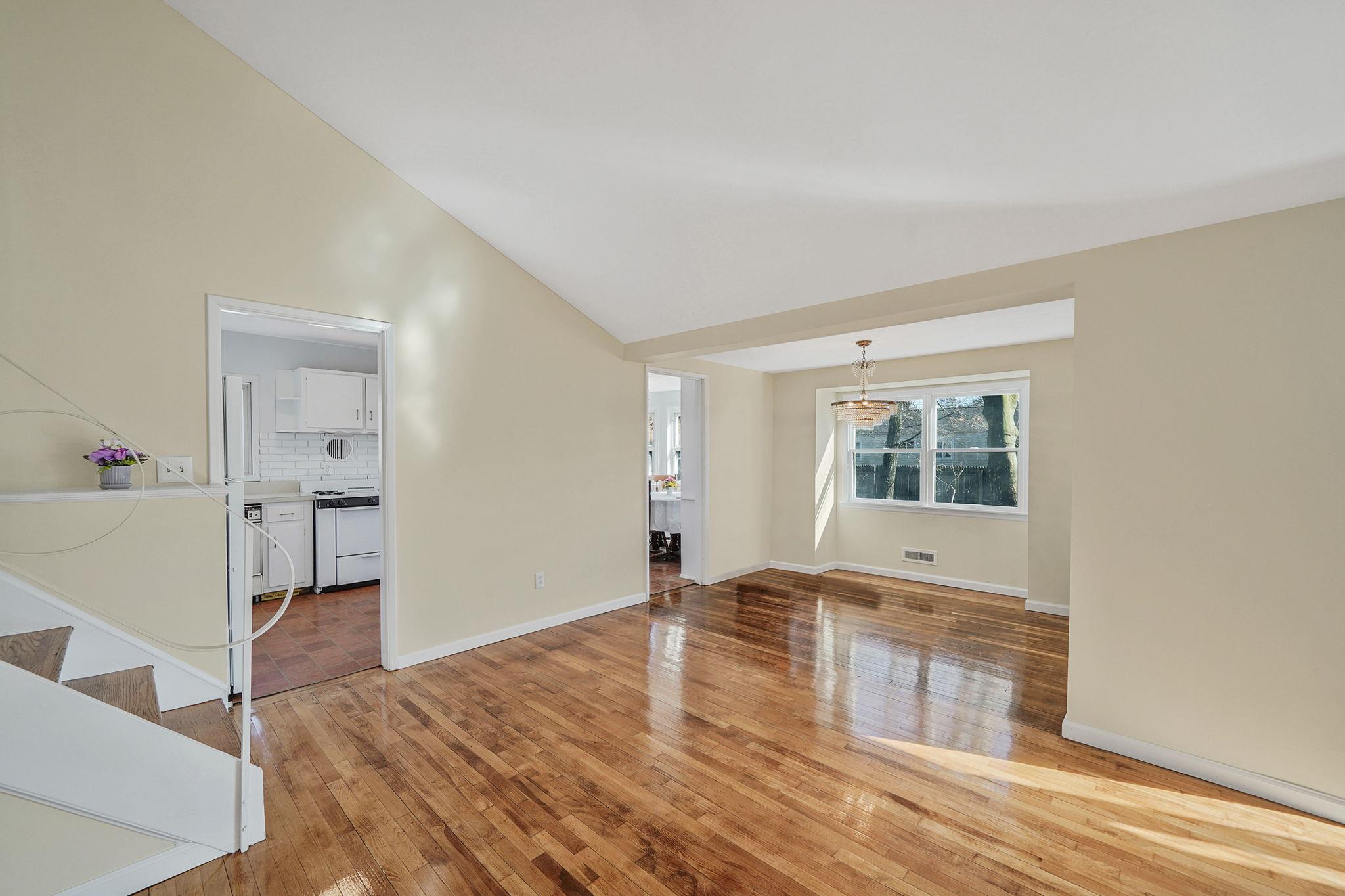 46 Grand Haven Drive, Commack, New York image 9