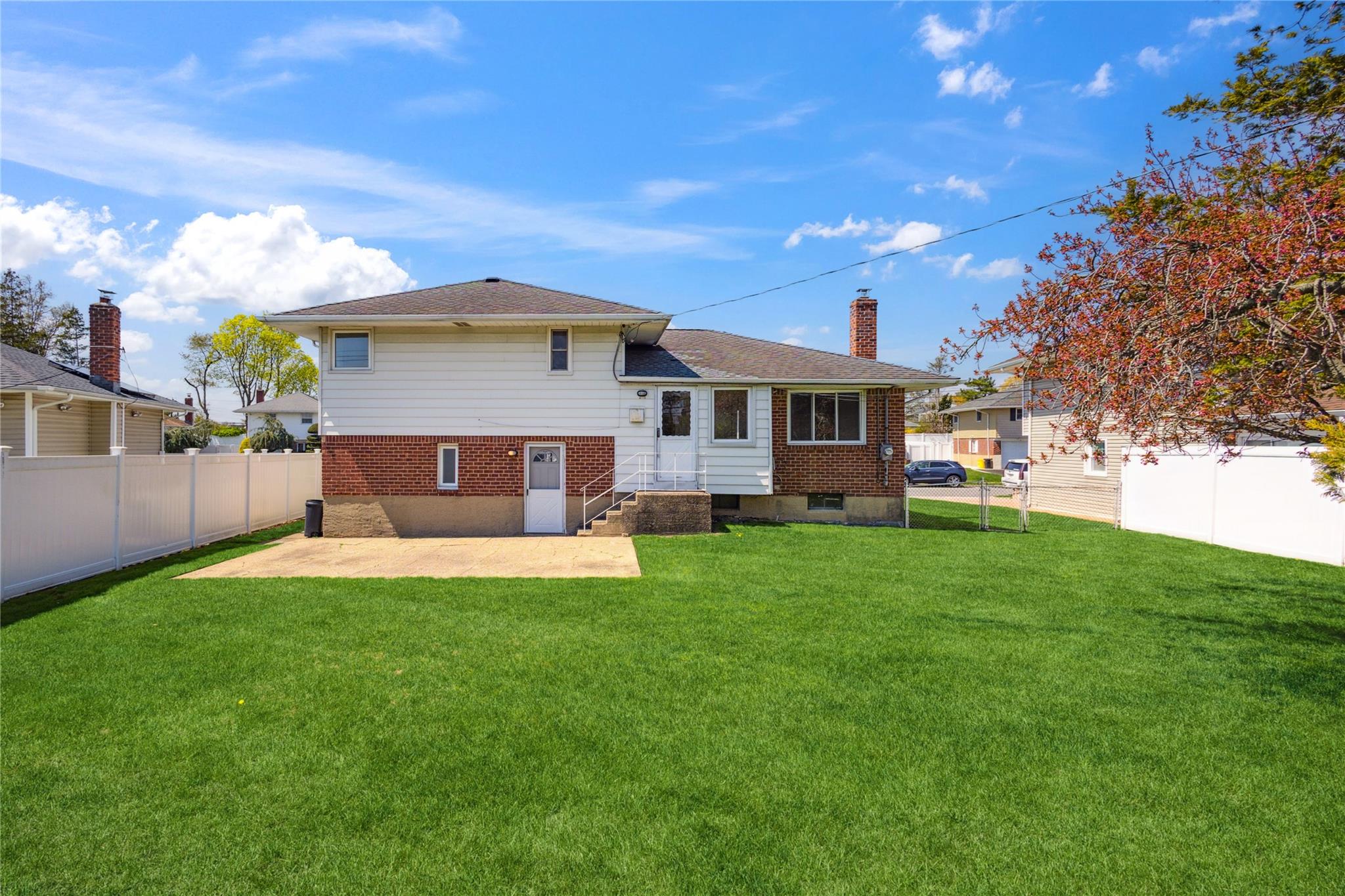 8 Spector Lane, Plainview, New York image 30