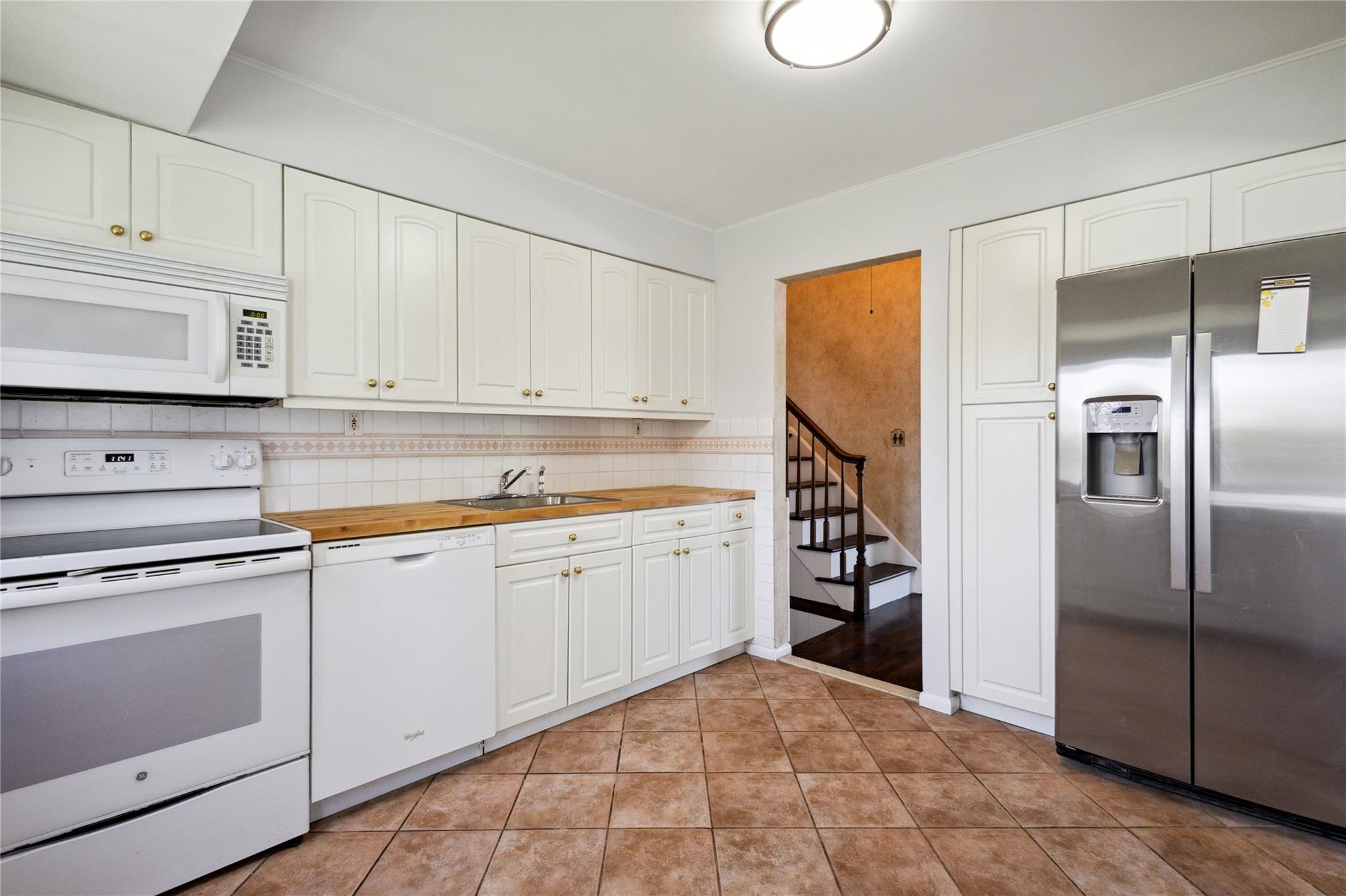 8 Spector Lane, Plainview, New York image 12