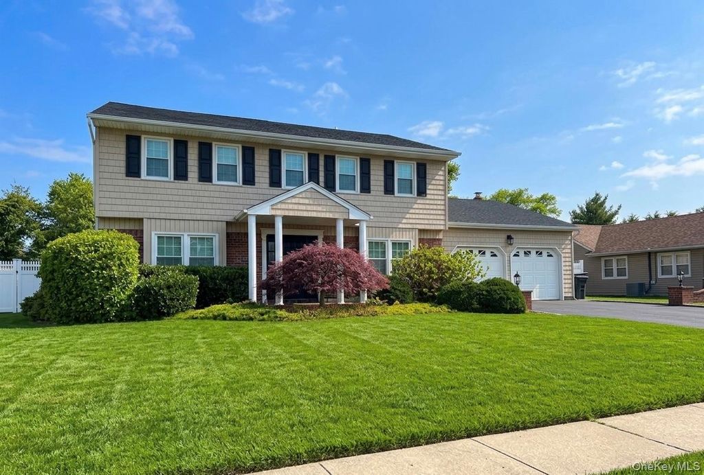 Photo of 128 Pace Drive S, West Islip, NY 11795 (MLS # 987526)