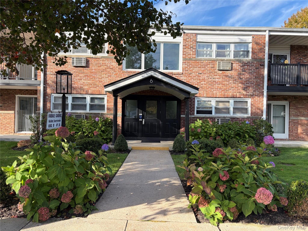 Photo of 10 Ivy Street #2B, Farmingdale, NY 11735 (MLS # 1068425)