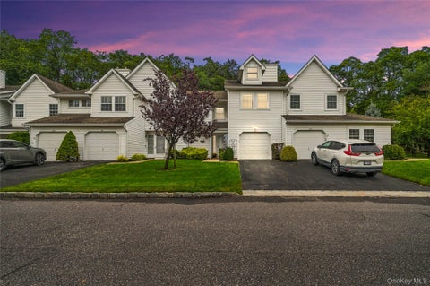 Condo For Sale - 170 Thomas Lane<br/> Suffolk County, East Setauket, NY 11733