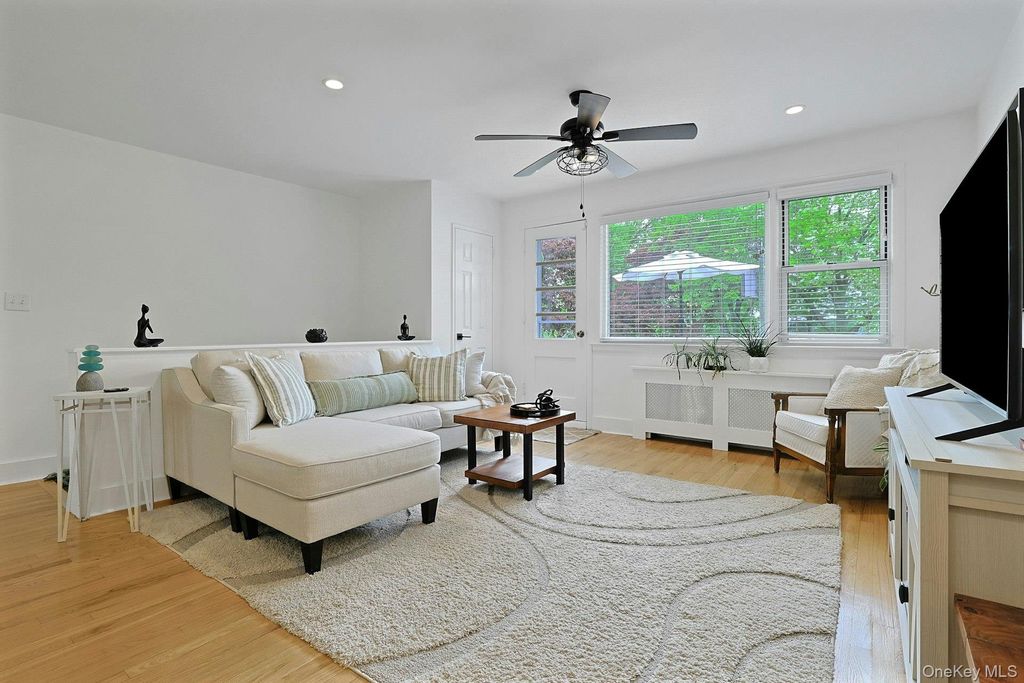 Photo of 165 S Buckhout S #165, Irvington, NY 10533 (MLS # 997744)