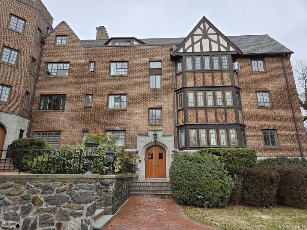 Photo of 6 Davis Avenue #A11, Rye, NY 10580 (MLS # 976134)