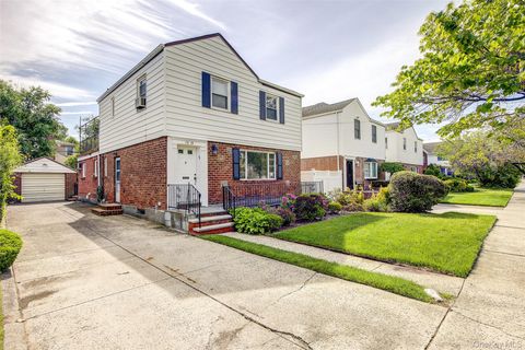 Homes For Sale - 75-19 171st Street<br/> Queens County, Fresh Meadows, NY 11366