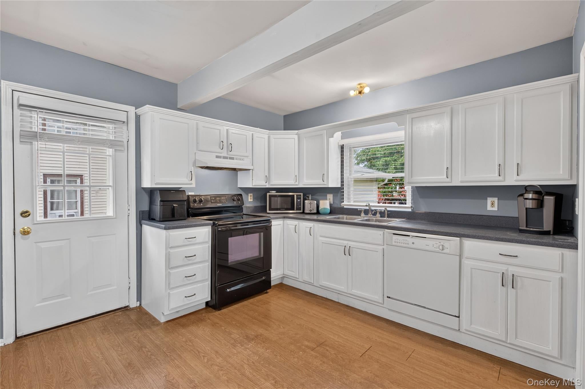 19 Railroad Avenue