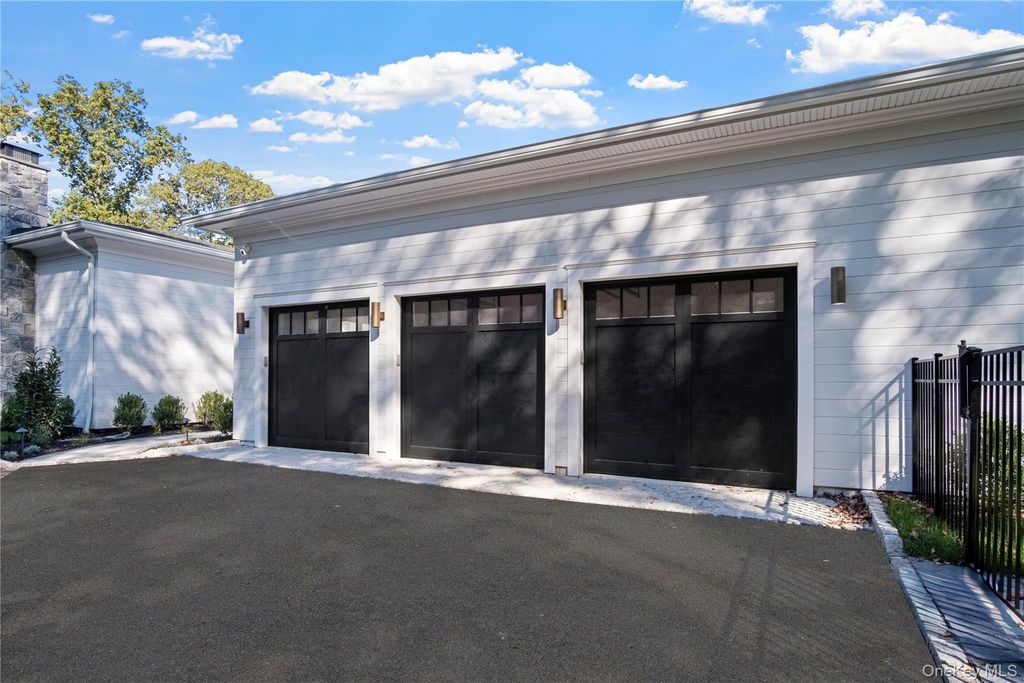 Photo of 523 Long Beach Road, Nissequogue, NY 11780 (MLS # 910101)