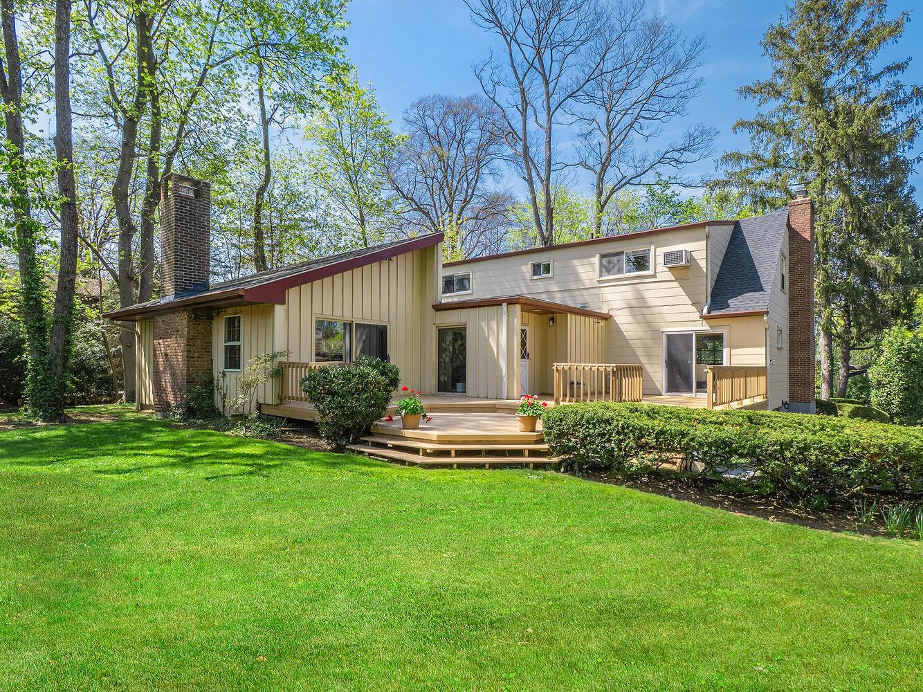 2 Stonytown Road, Manhasset, New York image 1