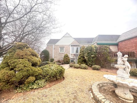 72-62 51 Drive, Woodside, NY 11377 - MLS#: 831590