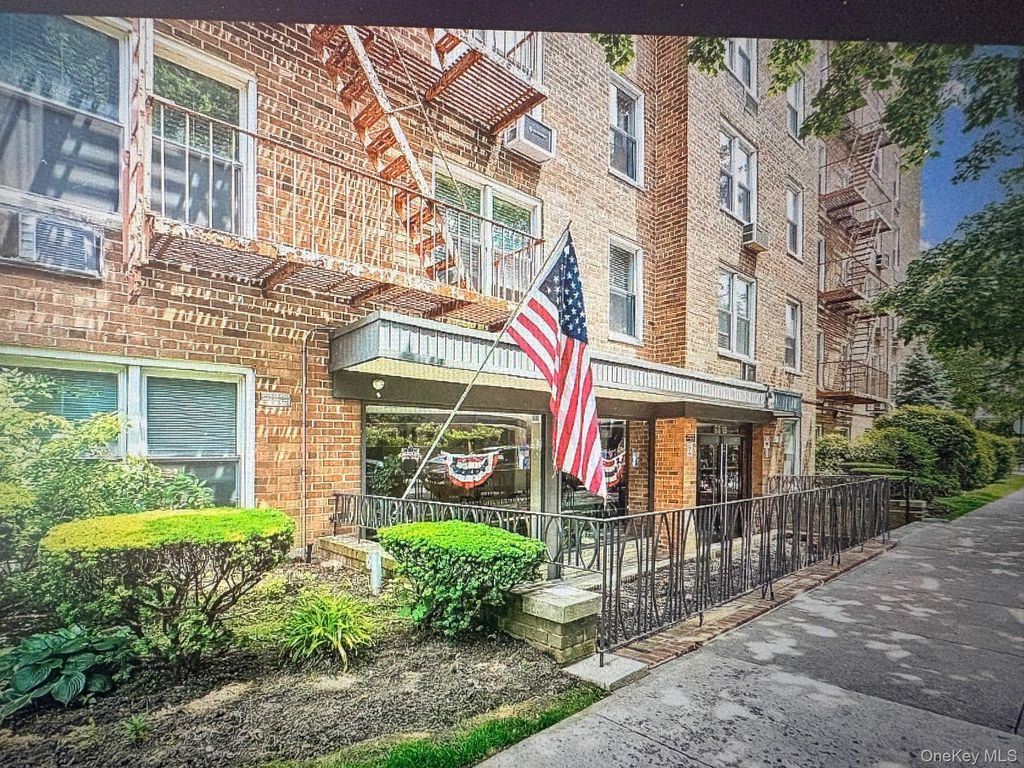 Photo of 6815 Selfridge Street #6D, Forest Hills, NY 11375 (MLS # 942877)