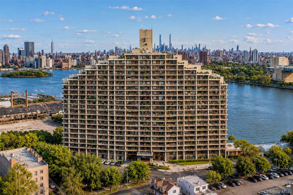 Photo of 25-40 Shore Boulevard #15Q, Astoria, NY 11222 (MLS # 1018923)