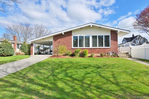 Photo of 10 Pickwick Drive S, Hicksville, NY 11801 (MLS # 1046866)