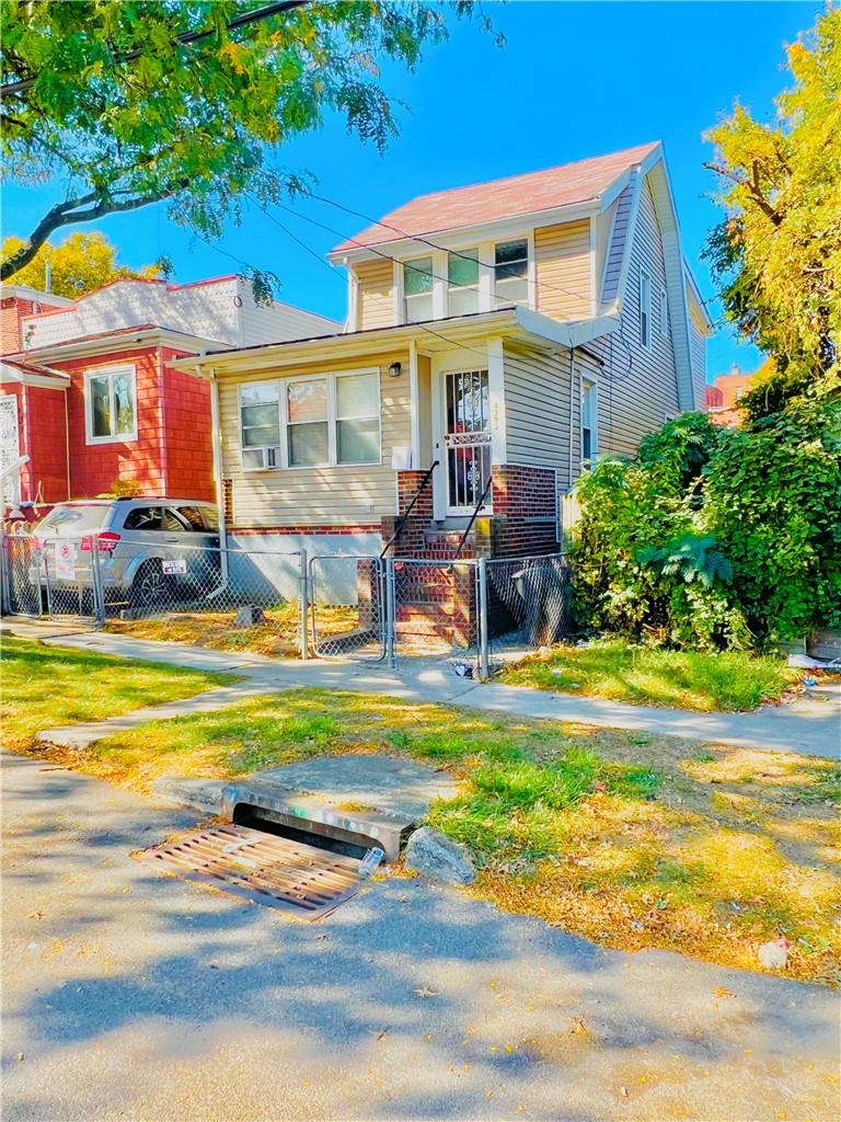 Property for Sale at Barnes Avenue, Bronx, New York - Bedrooms: 3 
Bathrooms: 3 
Rooms: 9  - $575,000