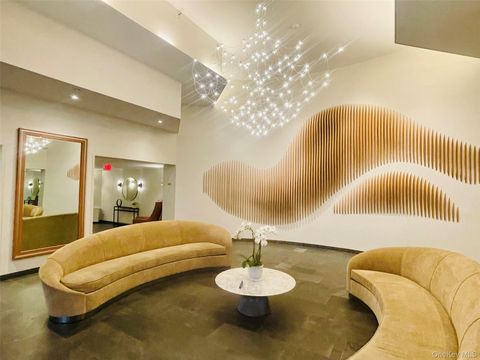 10 Stewart Pl 2GE White Plains NY 10603