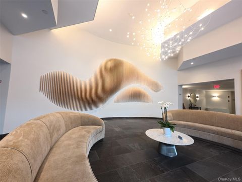 Condo For Sale - 10 Stewart Pl Pl #2GE<br/> White Plains, NY 10603