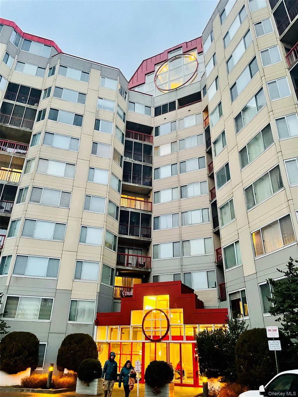 Photo of 10 Stewart Pl Pl #2GE, White Plains, NY 10603 (MLS # 971501)