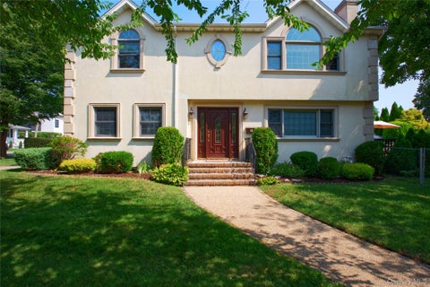 Photo of 75 Maple Street, Roslyn Heights, NY 11577 (MLS # 1028732)