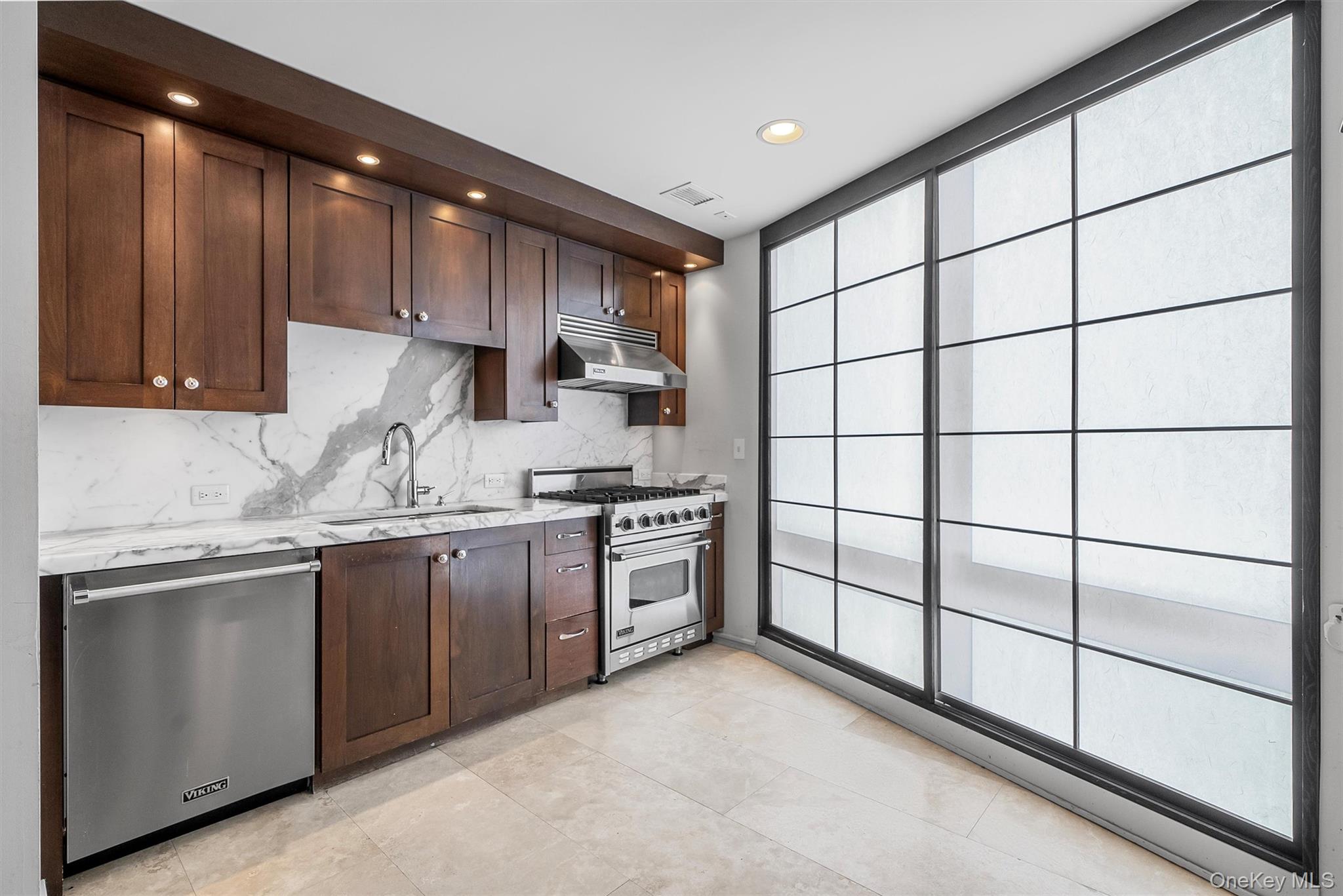 1 Renaissance Square 12E