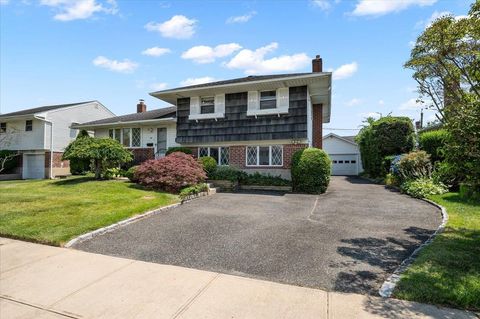 20 Deb Street Plainview NY 11803