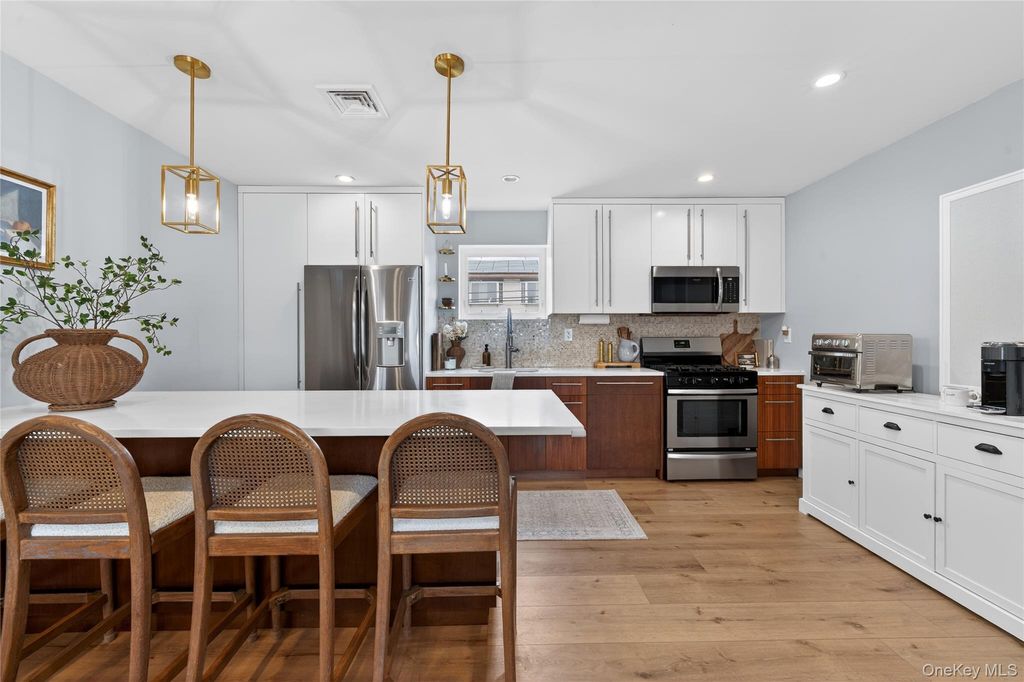 Photo of 1024 Oaks Drive, Franklin Square, NY 11010 (MLS # 959586)