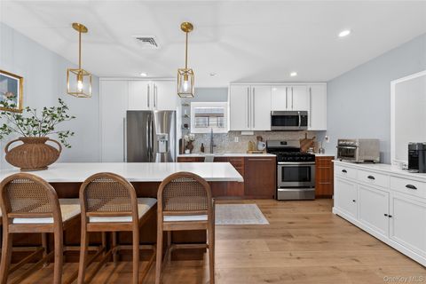 Photo of 1024 Oaks Drive, Franklin Square, NY 11010 (MLS # 959586)