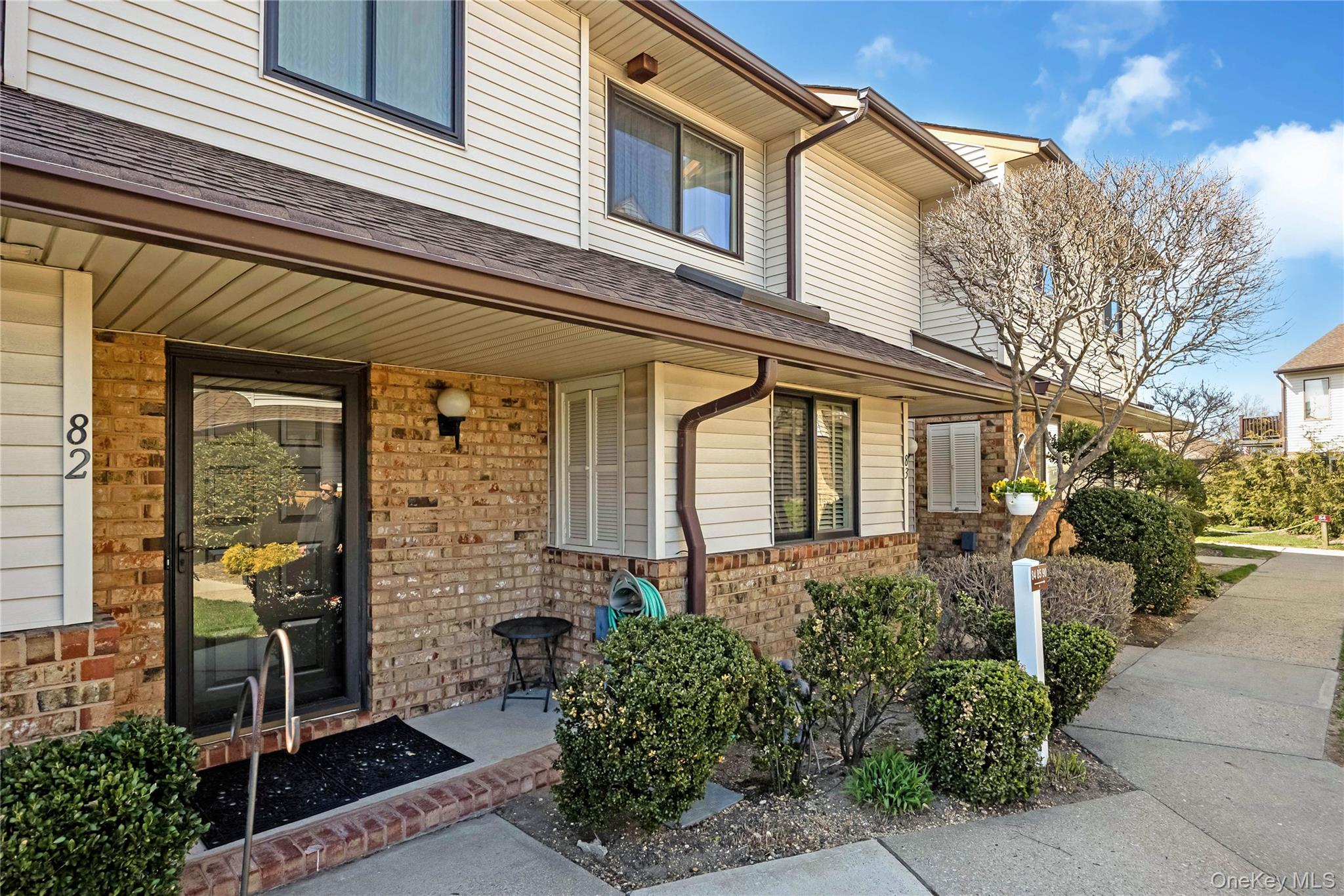 82 COTTONWOOD CT. 82