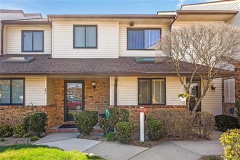 82 COTTONWOOD CT. 82 Wantagh NY 11793