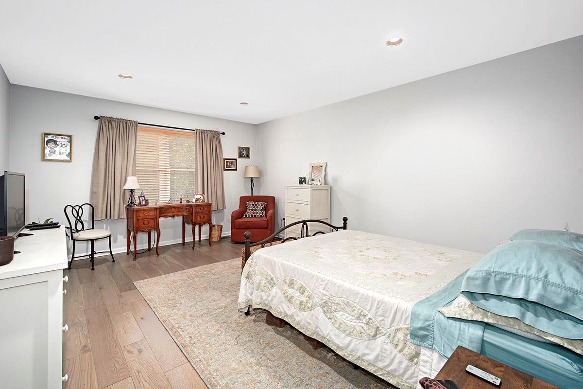 20 Carriage Way, White Plains, New York image 18