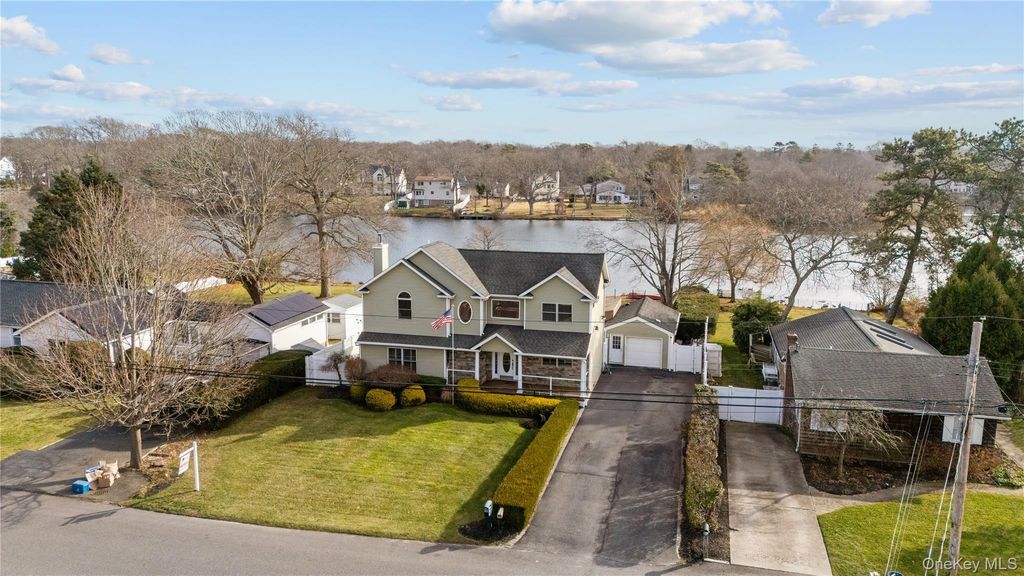 Photo of 85 S Dunton Avenue, East Patchogue, NY 11772 (MLS # 943343)