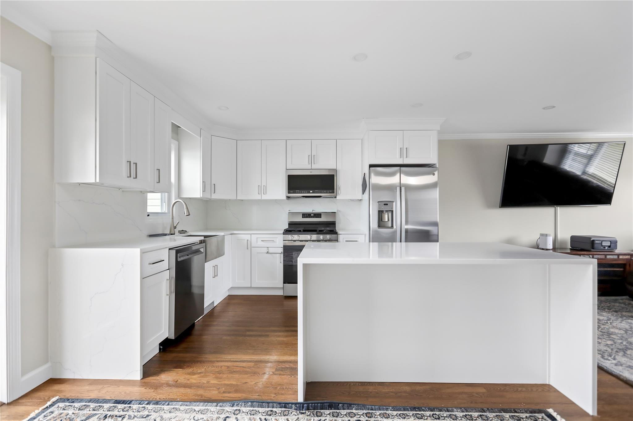 123 Ruth Street, West Islip, New York image 3
