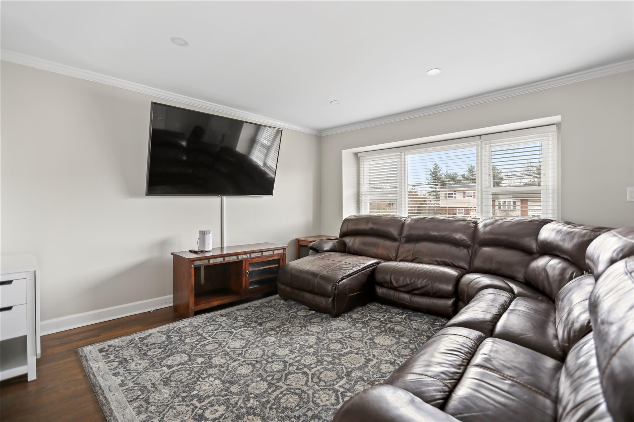123 Ruth Street, West Islip, New York image 2