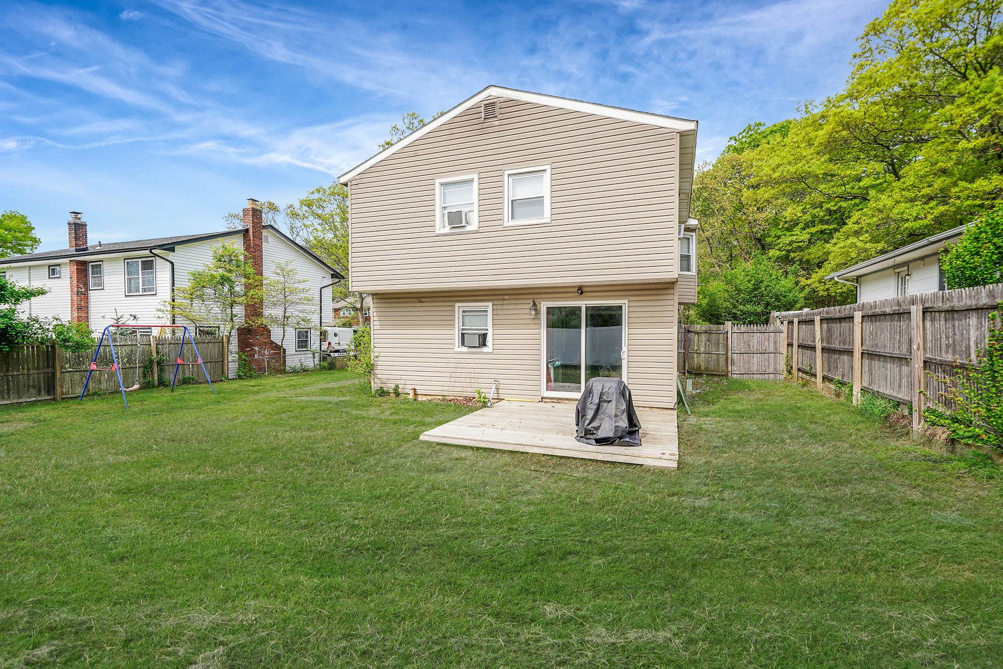 209 Burney Boulevard, Mastic, New York image 36