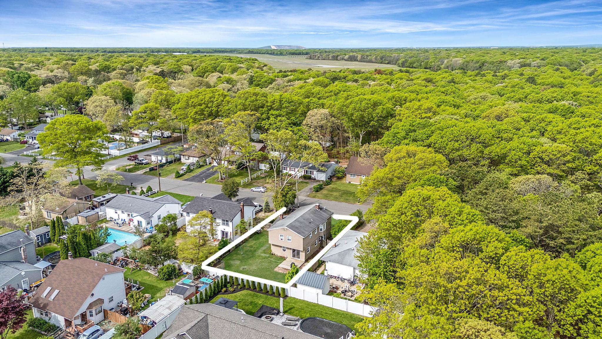 209 Burney Boulevard, Mastic, New York image 39