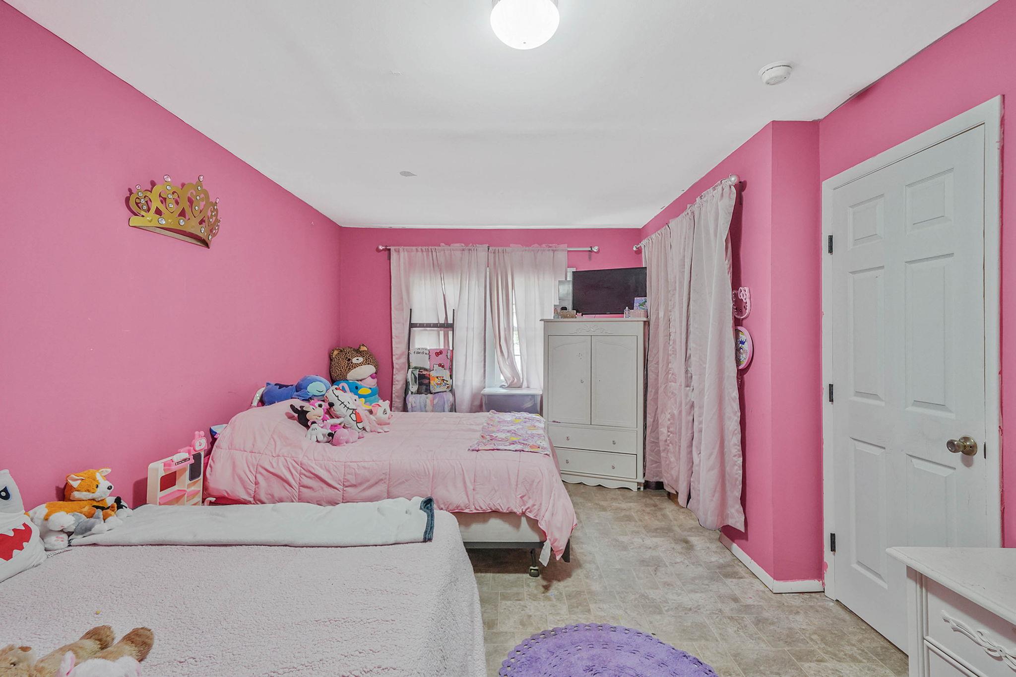 209 Burney Boulevard, Mastic, New York image 31