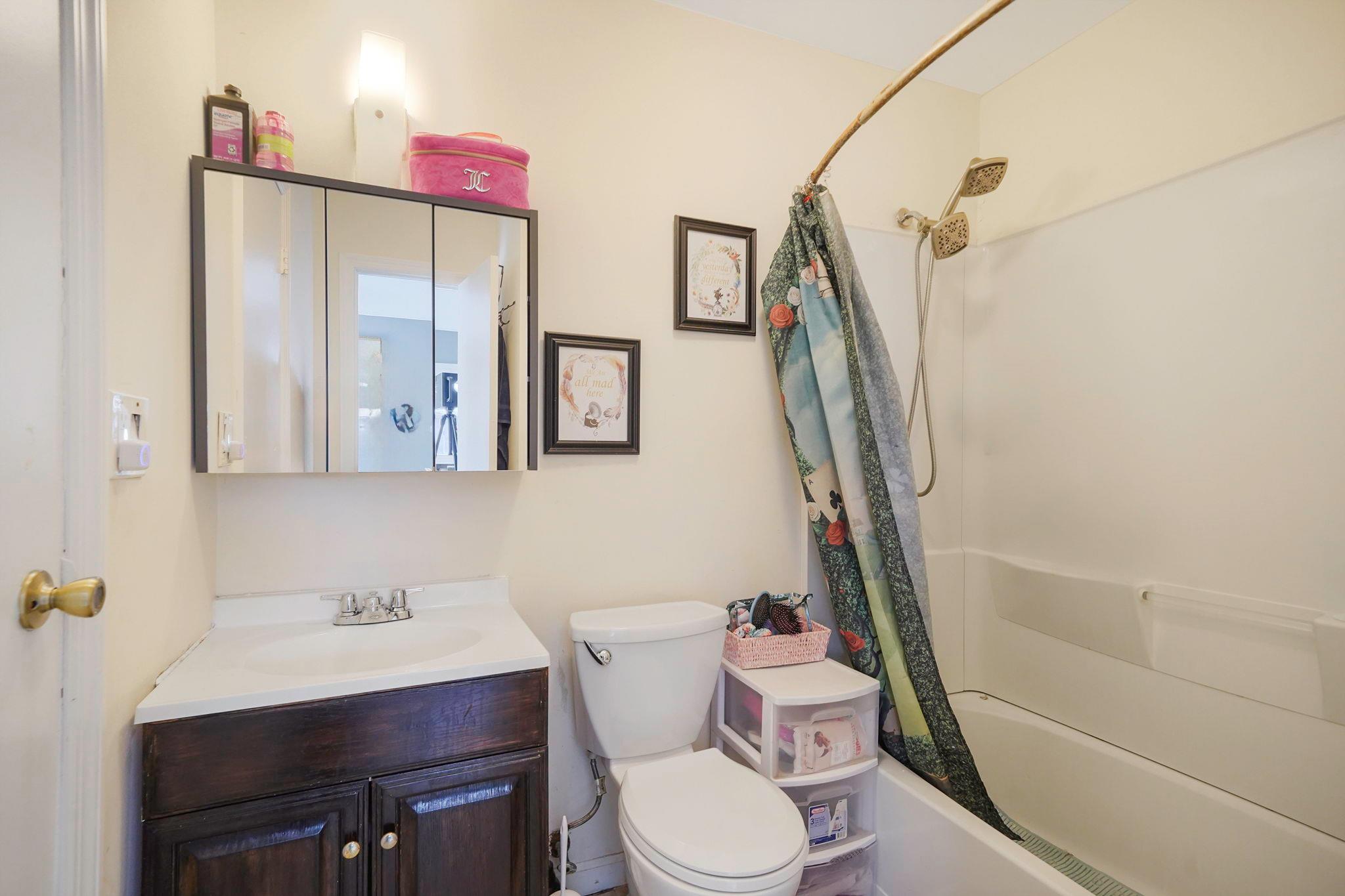 209 Burney Boulevard, Mastic, New York image 33