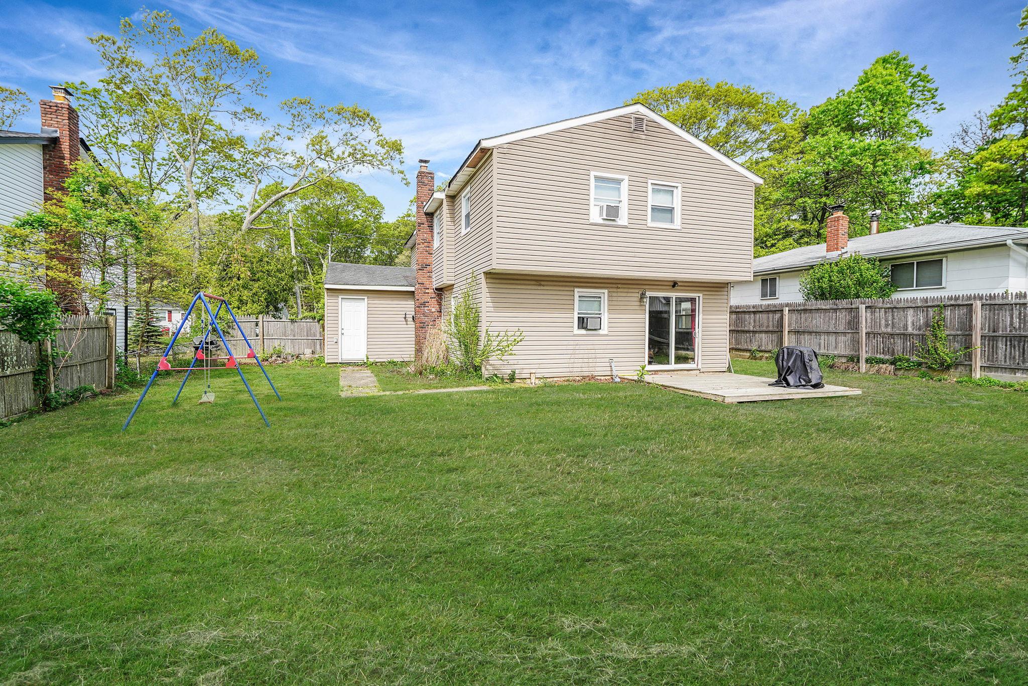 209 Burney Boulevard, Mastic, New York image 34